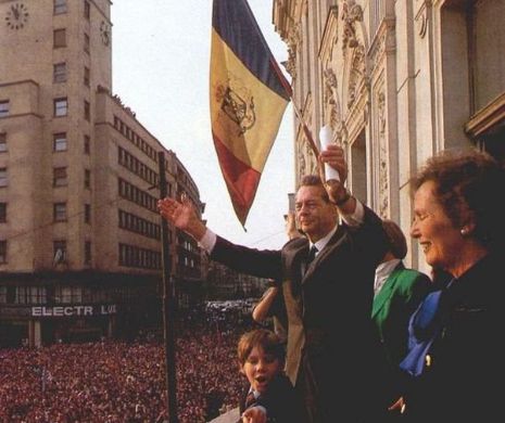 Regele Mihai l-a arătat românilor pe Principele Nicolae de primul Paşti post-comunist petrecut în ţară | POVESTEA UNEI FOTOGRAFII