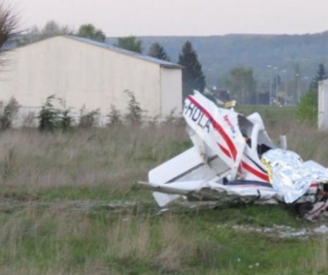 Un avion s-a prăbușit după ce a ratat aterizareade două ori. Cine se afla la manşa aparatului de zbor