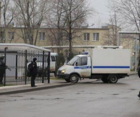 Un copil a murit şi alţi 11 au fost răniţi, după ce un coleg a venit cu o grenadă la şcoală. Incidentul s-a produs într-un sat din sudul Rusiei.