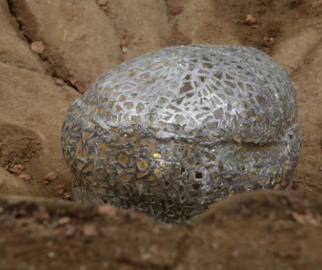 Un meteorit extrem de rar descoperit pe teritoriul României, în județul Cluj, a fost expus astăzi la Râșnov