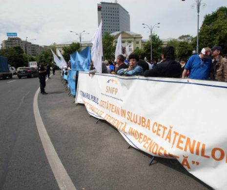 ALERTĂ! SINDICATELE au început protestele la PARLAMENT