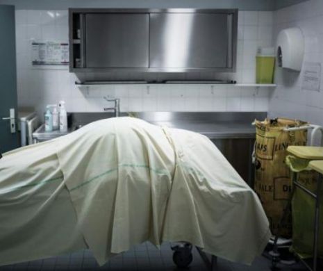 Angajații unei morgi au furat drogurile ascunse în stomacul unui cadavru