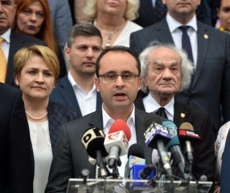Cu ce arme luptă Bușoi și Orban pentru șefia PNL
