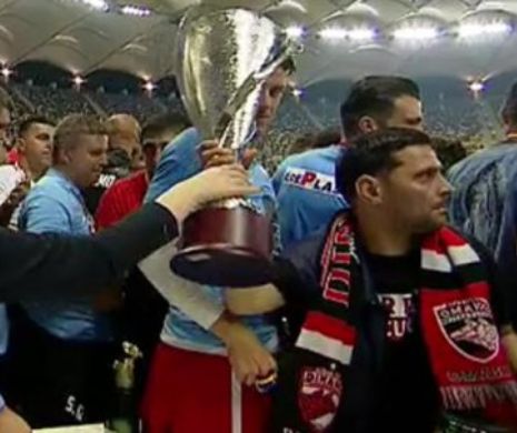 Dinamo a CÂȘTIGAT primul trofeu, după o pauză de 5 ani. Ceremonia de decernare a trofeului a fost stricată de un moment JENANT, nemaivăzut pe stadioanele cu pretenții