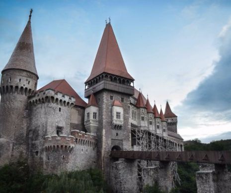 Hoțul din Castelul Huniazilor din Hunedoara reținut de pe patul de spital