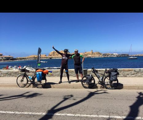 Implantologul român care străbate Europa a parcurs pe bicicletă Corsica – Sardinia – Sicilia Tour