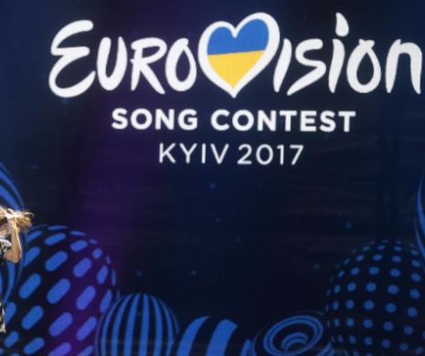 Incident ȘOCANT la Eurovision! Un bărbat a rămas în FUNDUL GOL pe scenă - VIDEO