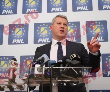 LUPTA pentru șefia PNL. Predoiu îi solicită lui Bușoi să nu mai fie secretar general