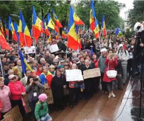 PROTESTE politice la Chișinău. Mii de oameni au manifestat ÎMPOTRIVA sistemumului uninominal