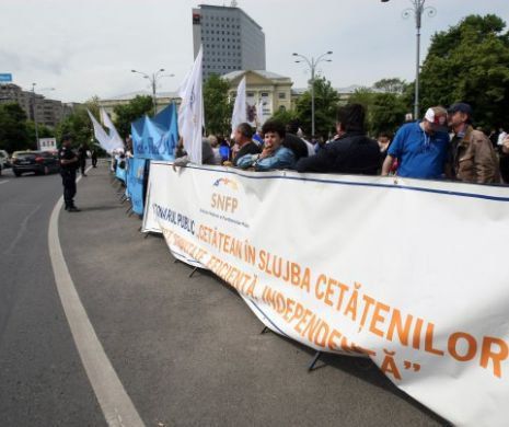 Proteste spontane în toată țara ale angajaților administrației publice