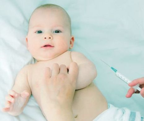Turism la farmaciile din țările vecine Vor să-și vaccineze copiii, dar n-au cu ce