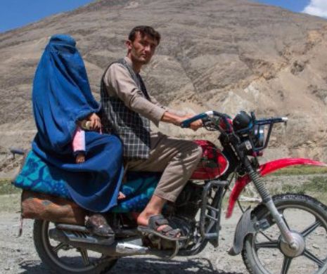 UIMITOR cum arată femeile din cel mai sărac TRIB din lume. Trăiesc în Afganistan | GALERIE FOTO IMPRESIONANTĂ