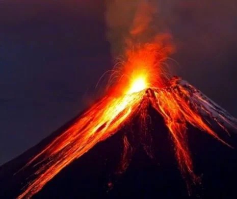 Unul dintre cei mai SPECTACULOȘI vulcani din LUMEA a erupt. Imagini de la fața locului - VIDEO