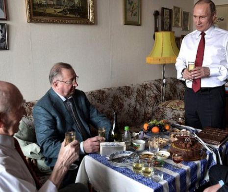 Vladimir PUTIN i-a făcut o vizită SURPRIZĂ fostului său șef din KGB, pentru a-i ura „La mulți ani!”