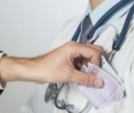 Un medic din Harghita a primit mită de la 100 de persoane