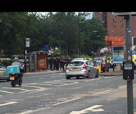 Alertă în Manchester! Un bărbat ÎNARMAT a fost imobilizat în centru orașului