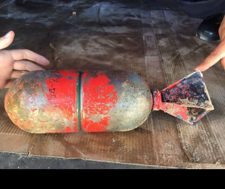ALERTĂ pe plaja din Eforie Sud. BOMBĂ de aviație INCENDIARĂ găsită de un turist