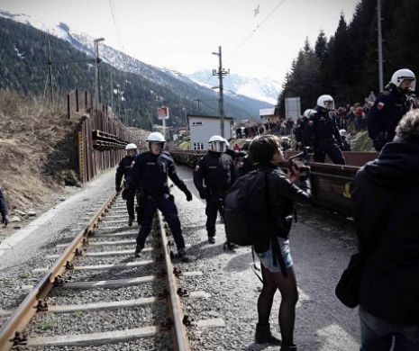 AUSTRIA trimite ARMATA la granița cu ITALIA, pentru a OPRI imigranții