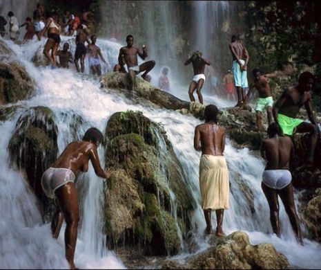 Fabulos. Pelerinaj voodoo, la cascada haitiană Saut dEau, în numele zeiței dragostei, Erzulie