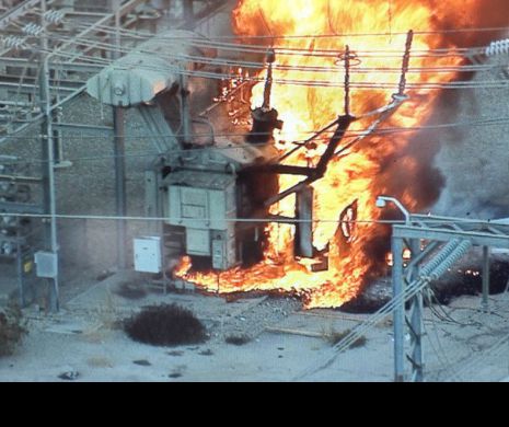 Incendiu de PROPORȚII, după o explozie la o centrală electrică! Peste 140.000 de oameni au rămas fără curent electric - VIDEO