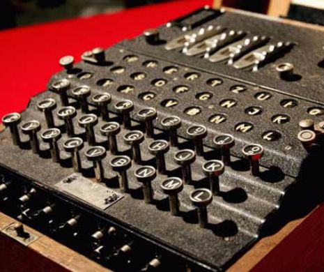 Mașina Enigma, folosită de nemți în al Doilea Război Mondial, vîndută la o licitație din București