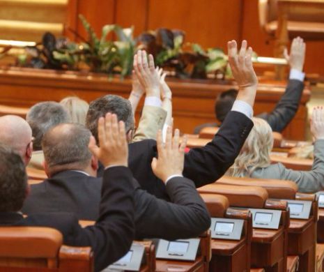 Parlamentarii, INDEMNIZAȚII TRIPLATE. Cu câți BANI pleacă în vacanță