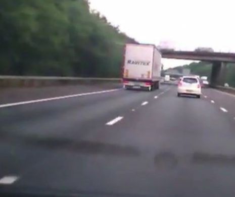 Accident TERIFIANT pe o autostradă din Marea Britanie, provocat de un ȘOFER ROMÂN! Totul a fost filmat - VIDEO