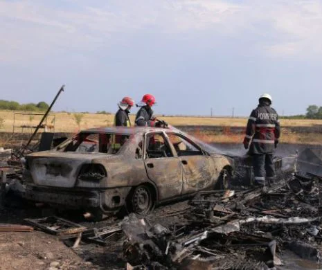 Incendiu lângă Craiova: Au ars 25 de hectare de vegetație uscată, cinci rulote şi trei maşini