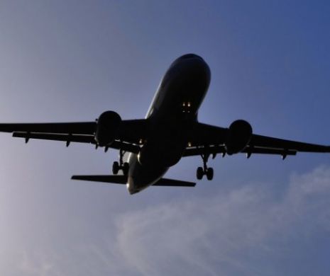 Incident DRAMATIC, în timpul zborului! Zece persoane rănite, o stewardesa cu UMĂRUL DISLOCAT