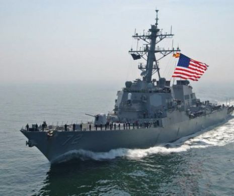 O navă militară americană a intrat în COLIZIUNE cu un petrolier, în apropiere de SINGAPORE