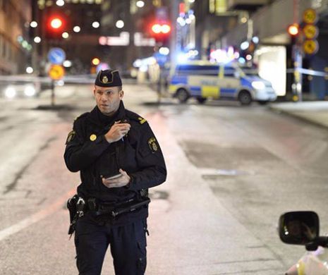 PANICĂ în STOCKHOLM. Un POLIŢIST a fost ÎNJUNGHIAT în GÂT