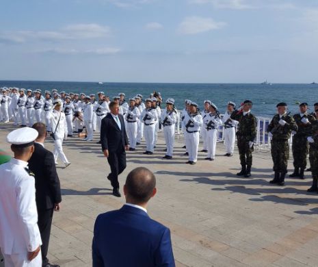 Spectacol naval impresionant de Ziua Marinei, în prezenţa lui Klaus Iohannis