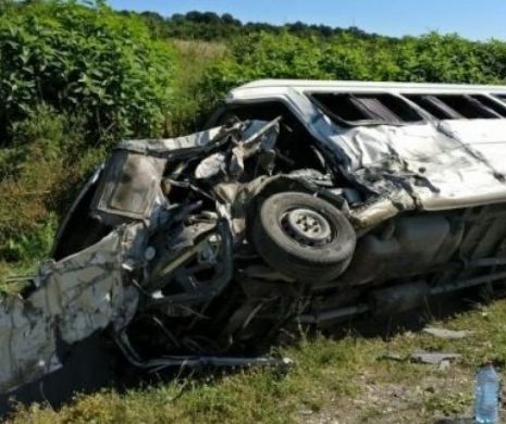 Tragedie pe o șosea din Belgia! Un microbuz cu români S-A RĂSTURNAT INEXPLICABIL, un ROMÂN a MURIT