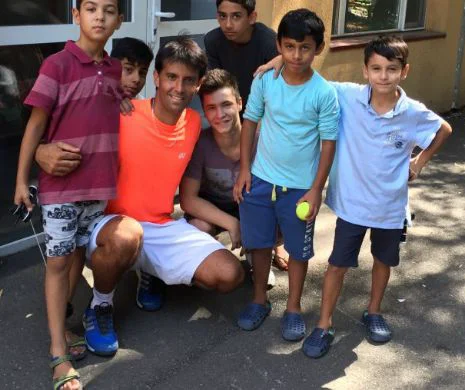 15 copii dintr-un centru de plasament au luat lecții de tenis pentru prima dată