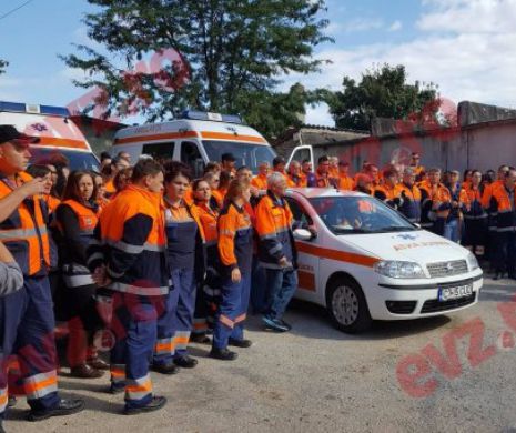 Angajații la AMBULANȚĂ PROTESTEAZĂ