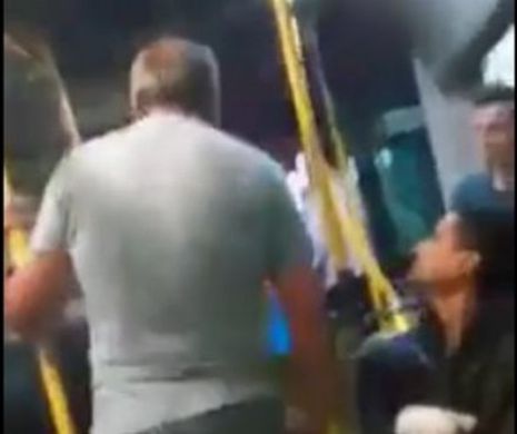 Bătaie în autobuz! Un BĂTRÂNEL, fost campion la BOX, îi aplică o CORECȚIE unui individ recalcitrant - VIDEO