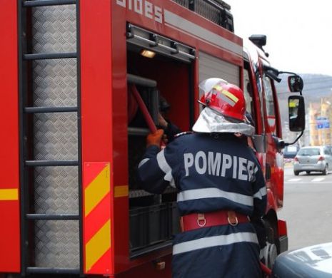 INCENDIU puternic în Timișoara. Pompierii nu fac față flăcărilor de 4 metri