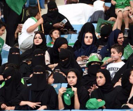 Incident INEDIT în Arabia Saudită. Ce au făcut FEMEILE cu faţa acoperită