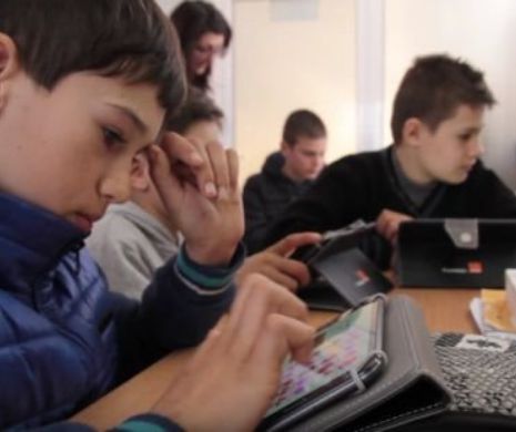 Laptopuri, tablete şi videoproiectoare în 30 de şcoli din mediul rural. Programul special a crescut performanţa şcolară a elevilor