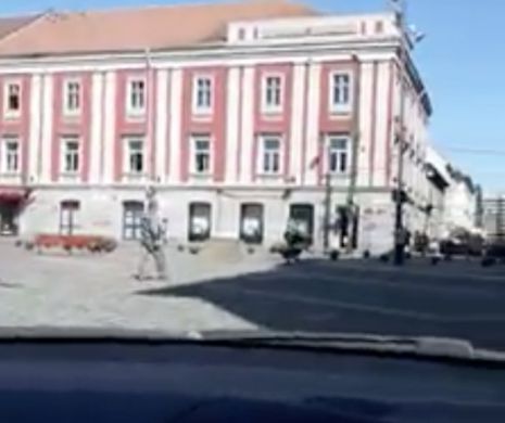 Scandalos! Romii au gonit cu BMW-ul prin centrul pietonal al Timișoarei, înjurând lumea I VIDEO