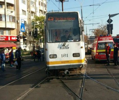 ACCIDENT. Două tramvaie s-au CIOCNIT în BUCUREŞTI