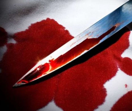 CRIMĂ SCANDALOASĂ în Botoșani. I-a ÎNFIPT cuțitul în GÂT copilului său de CINCI ANI