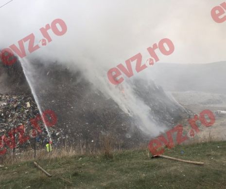 Dezastru ecologic! Groapa de gunoi a Clujului arde din nou! Autorităţile locale incapabile de măsuri