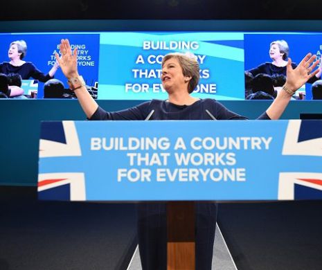 O fotografie cu Theresa May la Bruxelles, ținta glumelor pe internet