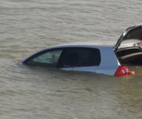 O mașină cu cinci persoane a plonjat în Dunăre. Doar șoferul a scăpat. Între morți, o familie cu copil mic