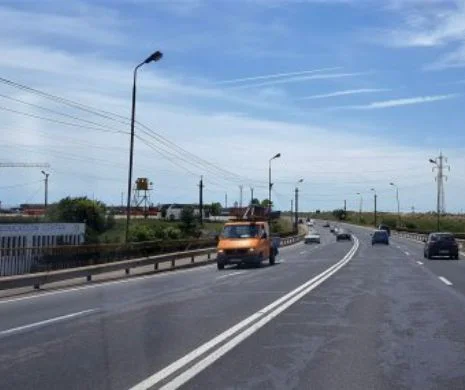 Podul rutier care asigură legătura Capitalei cu Oltenia şi Banatul intră în reparaţii capitale