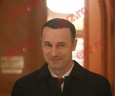 Portofelul lui Iulian Dumitrescu, inamicul lui Ludovic Orban