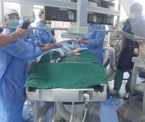 Premieră națională la Spitalul Județean Timișoara. Medicii au salvat doi tineri prin „operații hibride”