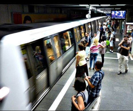 Sinucidere ȘOCANTĂ la metrou! Un bărbat s-a PLIMBAT pe șine până a fost lovit