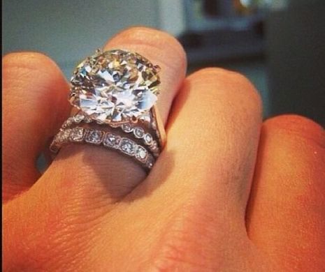 Soția unui președinte de stat se judecă pentru un inel cu diamante, în valoare de peste 1.35 de milioane de dolari